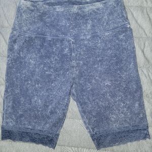 Colsie Blue acid wash bike shorts with lace